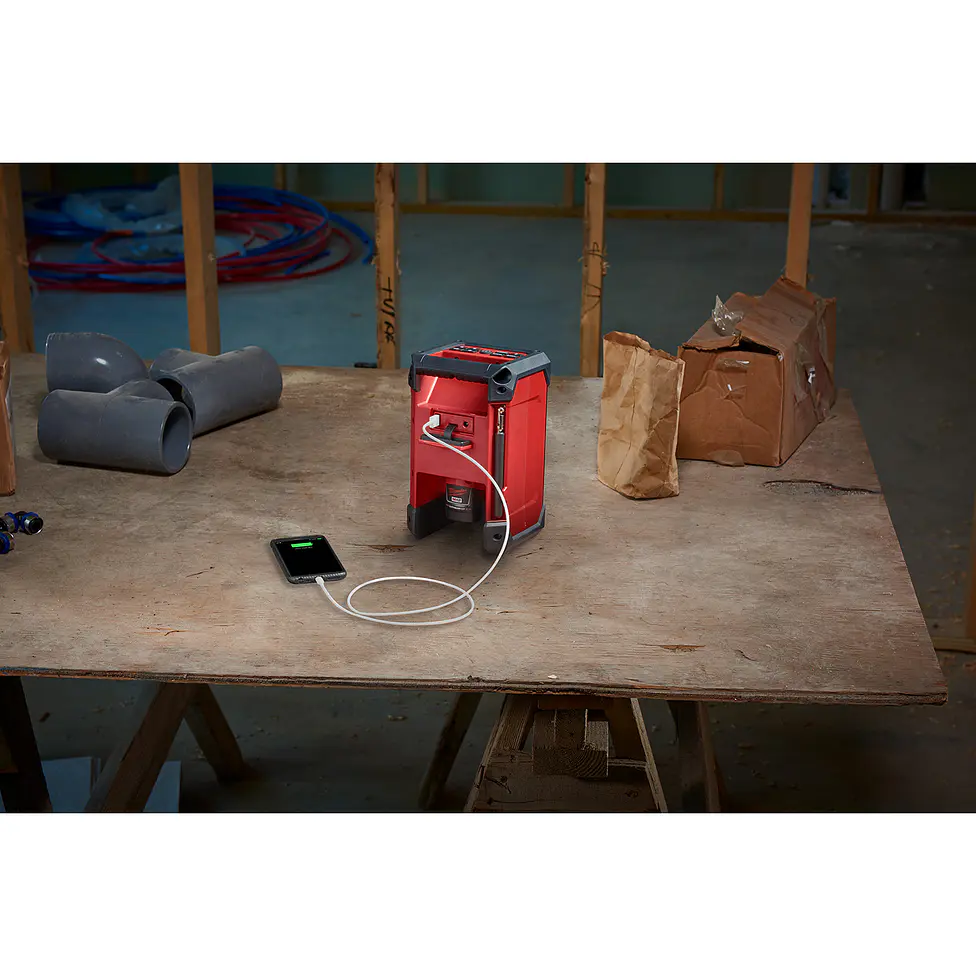 Radio Bluetooth Milwaukee + Cargador De Batería M12 2951-20 11