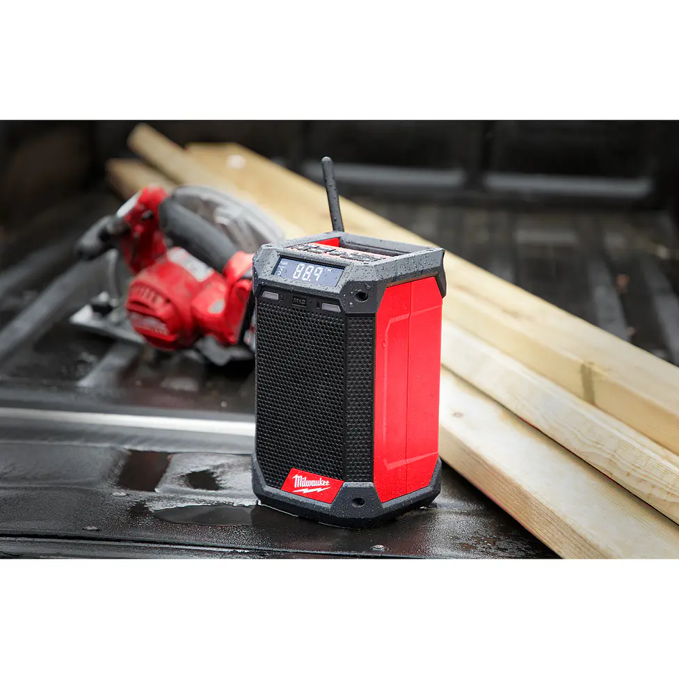 Radio Bluetooth Milwaukee + Cargador De Batería M12 2951-20 15