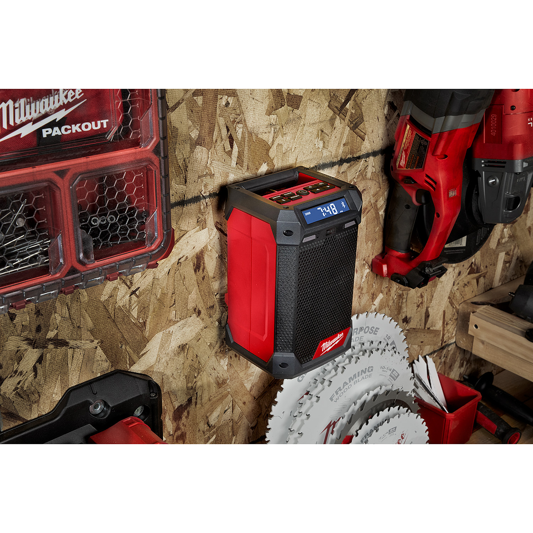 Radio Bluetooth Milwaukee + Cargador De Batería M12 2951-20 16