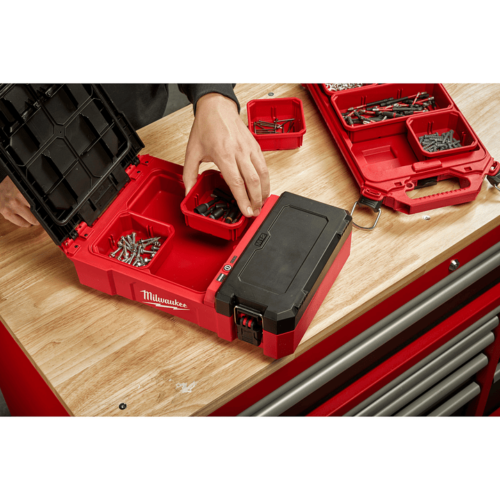 Foco Led Milwaukee M12 Packout Cabezal Giratorio 1400 Lúmenes 2356-20 16