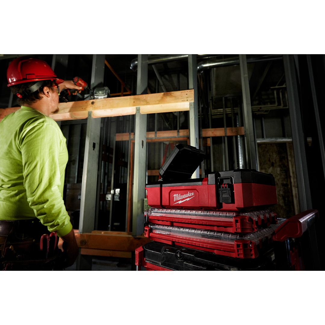 Foco Led Milwaukee M12 Packout Cabezal Giratorio 1400 Lúmenes 2356-20 13