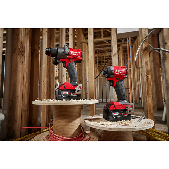 Kit Taladro y Atornillador Milwaukee M18 Fuel 4ta Gen 3697-22 + Inflador Neumáticos 5