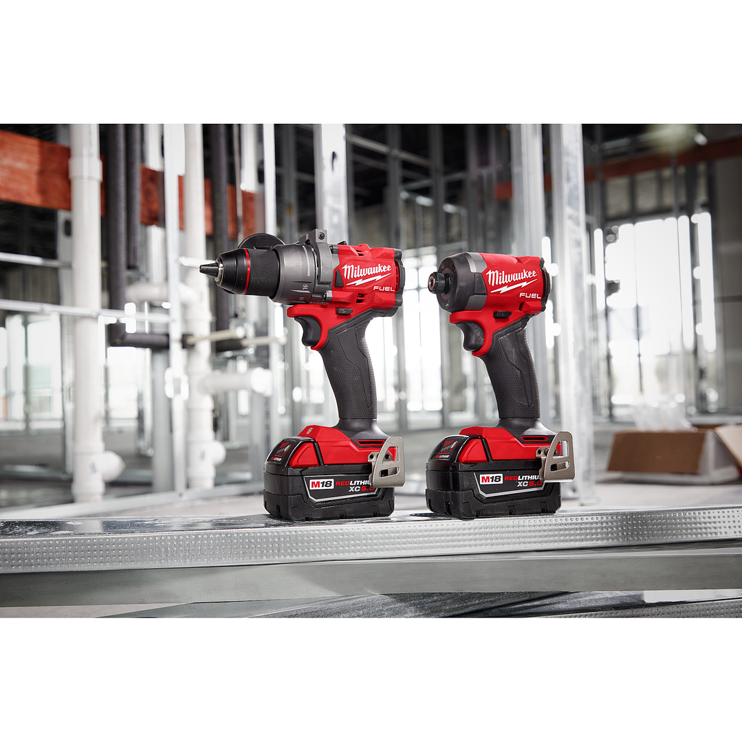 Kit Taladro y Atornillador Milwaukee M18 Fuel 4ta Gen 3697-22 + Inflador Neumáticos 6