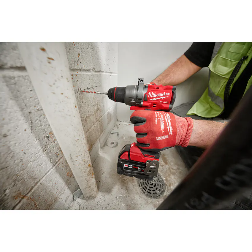 Kit Taladro y Atornillador Milwaukee M18 Fuel 4ta Gen 3697-22 + Inflador Neumáticos 11