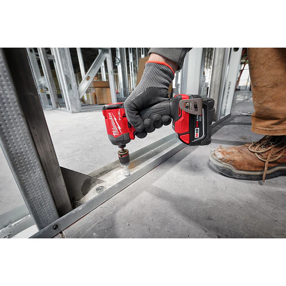 Kit Taladro y Atornillador Milwaukee M18 Fuel 4ta Gen 3697-22 + Inflador Neumáticos 12