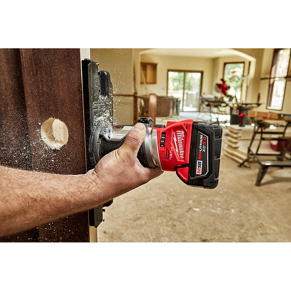 Kit Taladro y Atornillador Milwaukee M18 Fuel 4ta Gen 3697-22 + Router 9