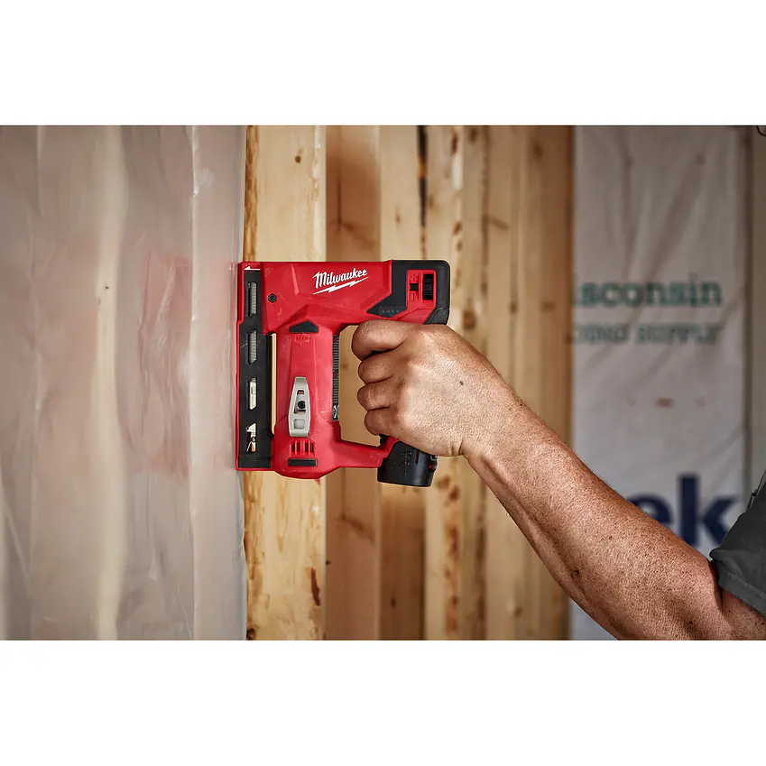 Engrapadora De Corona 10mm (3/8) Milwaukee M12 2447-20 + Batería 2Ah 7