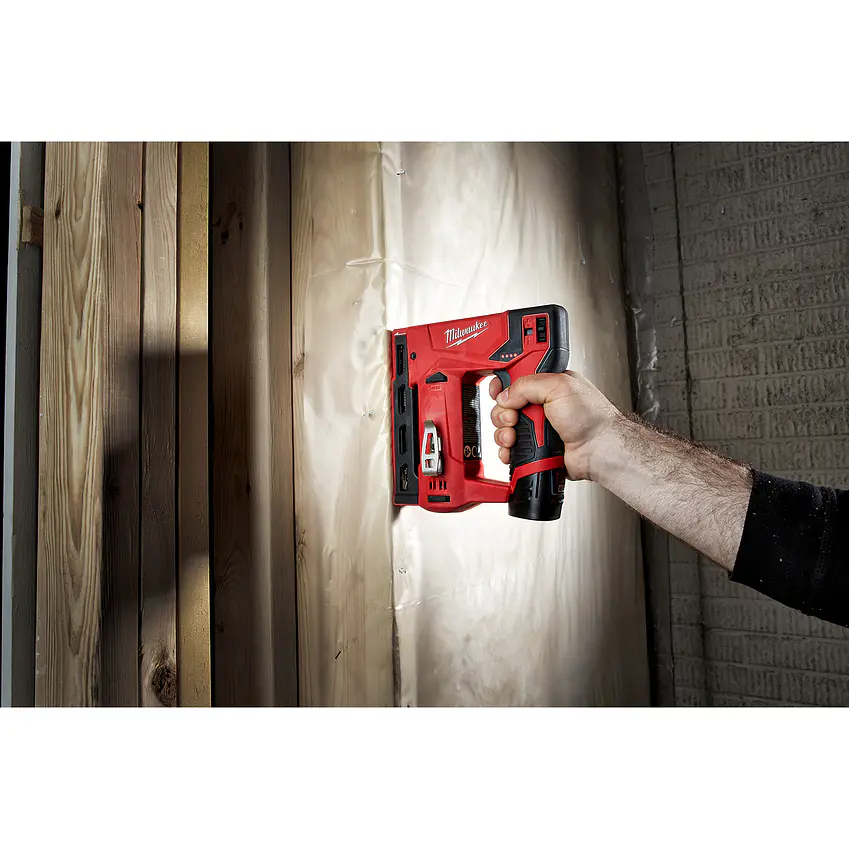 Engrapadora De Corona 10mm (3/8) Milwaukee M12 2447-20 + Batería 2Ah 8