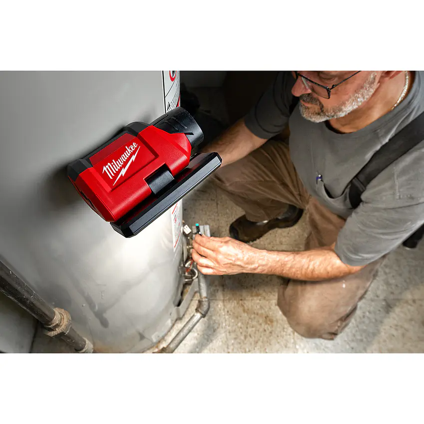 Foco Led Magnético 700 Lúmenes Milwaukee M12 Rover 2367-20 + Batería 2Ah 14