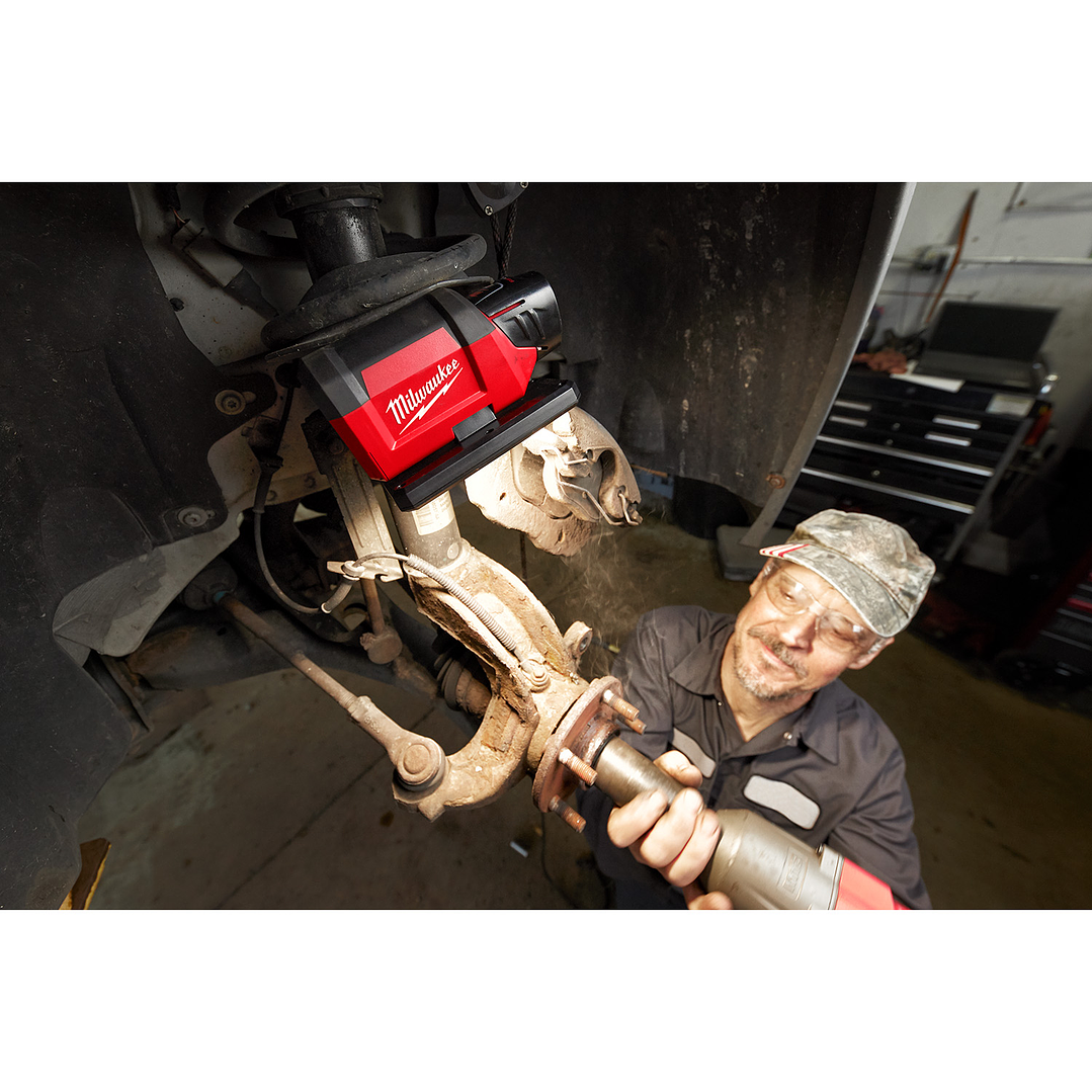 Foco Led Magnético 700 Lúmenes Milwaukee M12 Rover 2367-20 + Batería 2Ah 17