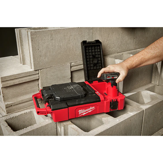 Kit Foco Led Milwaukee M12 Packout Cabezal Giratorio 1400 Lúmenes 2356-20 18