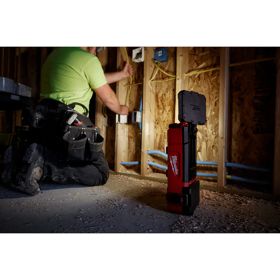Kit Foco Led Milwaukee M12 Packout Cabezal Giratorio 1400 Lúmenes 2356-20 13