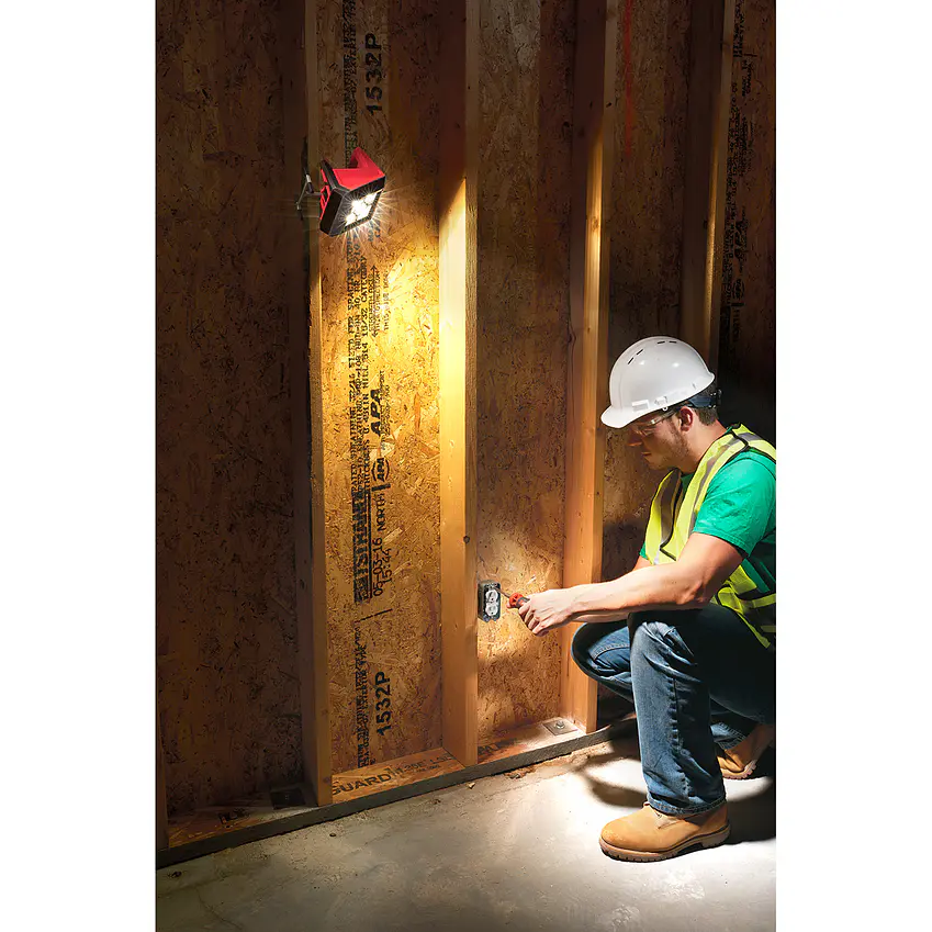 Foco LED de Montaje Milwaukee M12 ROVER Magnético 1000 lúmenes 2364-20 9