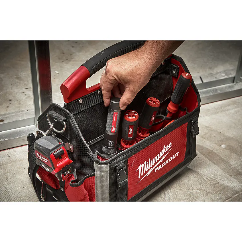 Linterna De Mano Milwaukee IP67 Recargable Usb 1100 lúmenes 2161-21 13