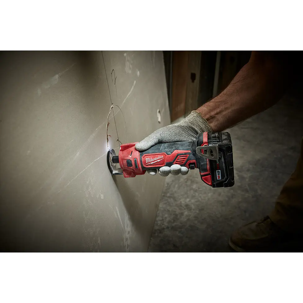Kit Atornillador Volcanita Milwaukee M18 FUEL 2866-22 + Cortadora De Paneles 16