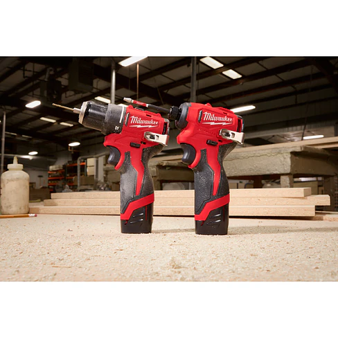 Kit Taladro y Atornillador Subcompactos Milwaukee M12 Brushless 3494-22 + Batería 3