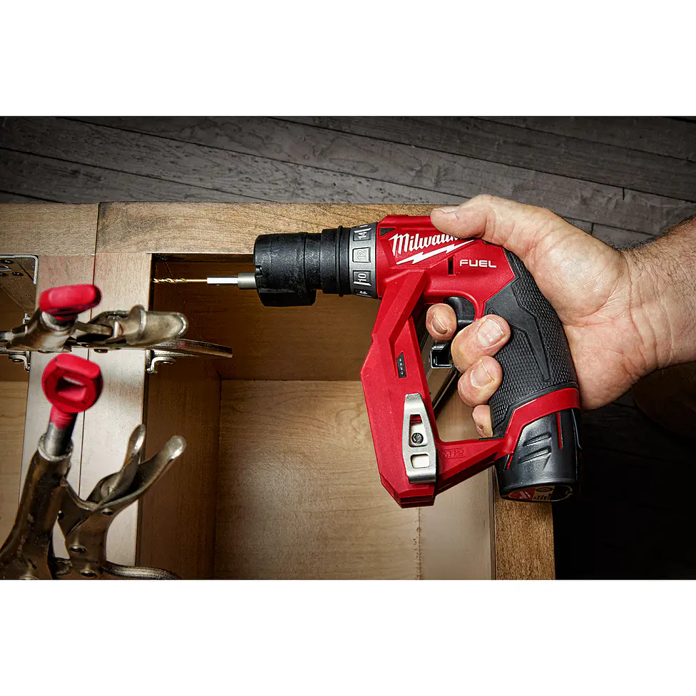 Taladro De Instalación 4 en 1 Milwaukee M12 Fuel Cabezal Intercambiable 2505-20 18