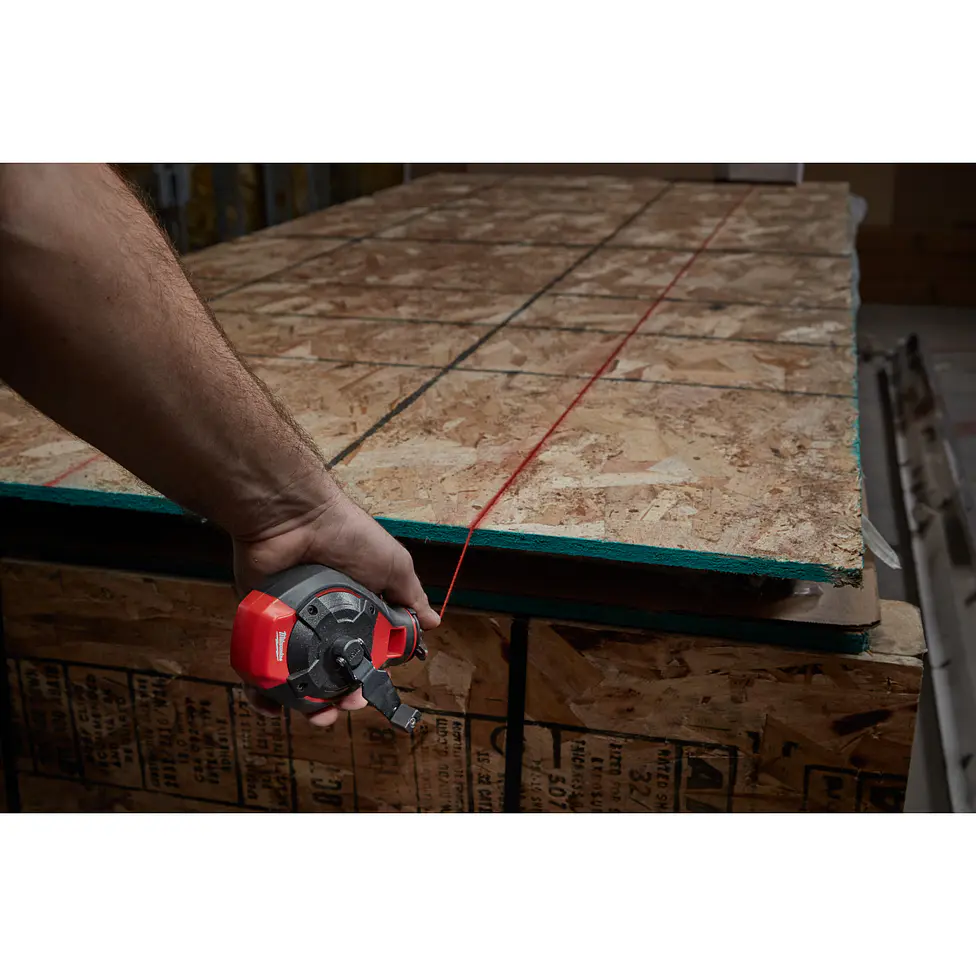 Tizador Milwaukee Linea Gruesa + Tiza Roja Alta Permanencia 9