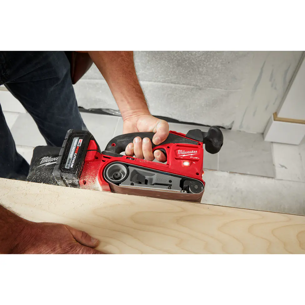 Lijadora De Banda Milwaukee M18 Fuel 3 x 18 Pulgadas 2832-20 10