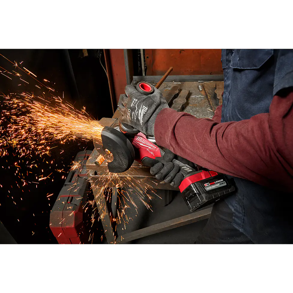 Kit 7 herramientas Milwaukee M18 FUEL + 2 Baterías 5Ah + Cargador 3697-27 19