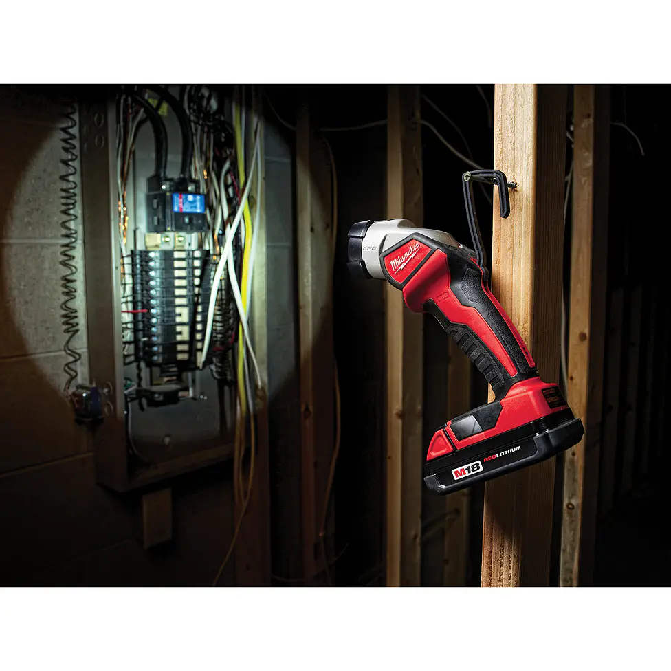 Kit 7 herramientas Milwaukee M18 FUEL + 2 Baterías 5Ah + Cargador 3697-27 25