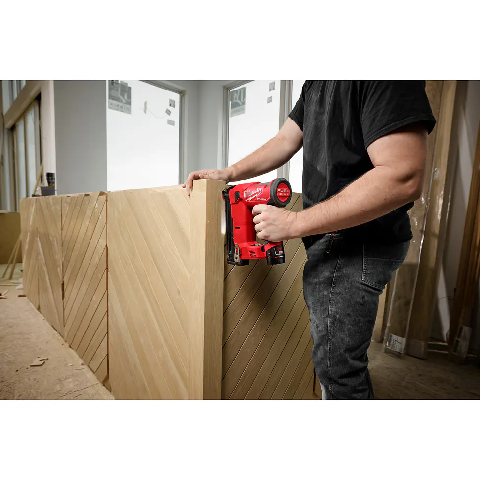 Clavadora de Puntas Calibre 18 Milwaukee M12 FUEL 2541-20 10