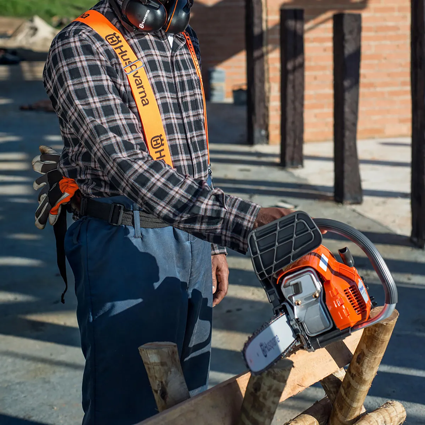 Motosierra Husqvarna 125 18″ 3/8 H37 – Motosierra a Gasolina Potente para Leña y Jardín (2024) 4