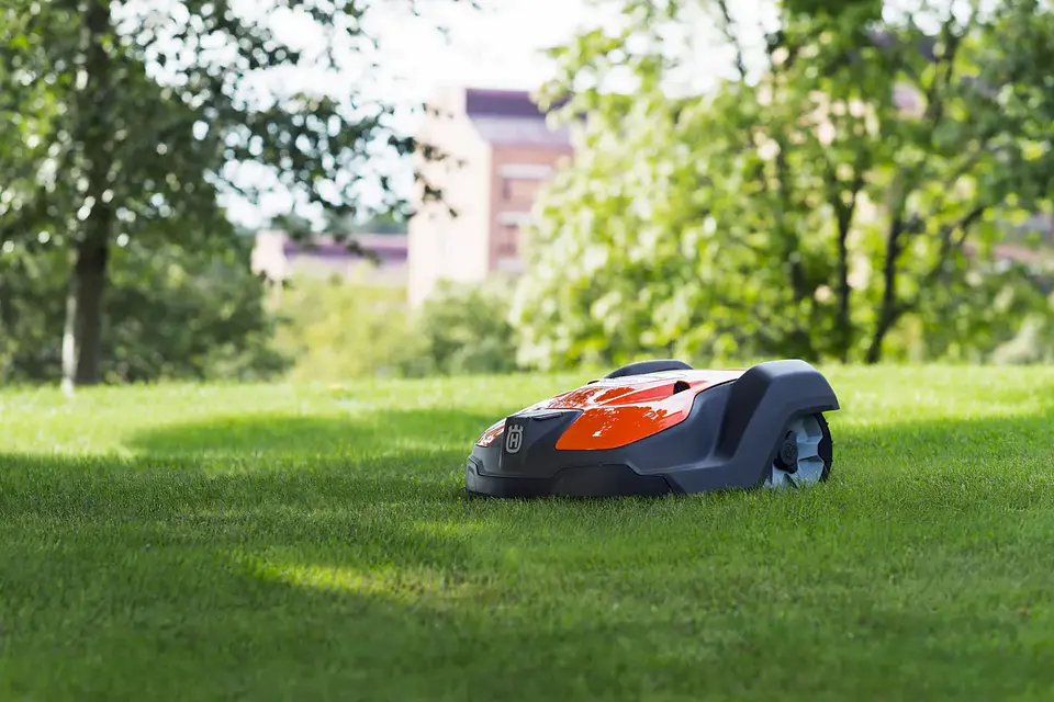 Automower Husqvarna 550H | Robot cortacésped profesional para grandes áreas verdes 4