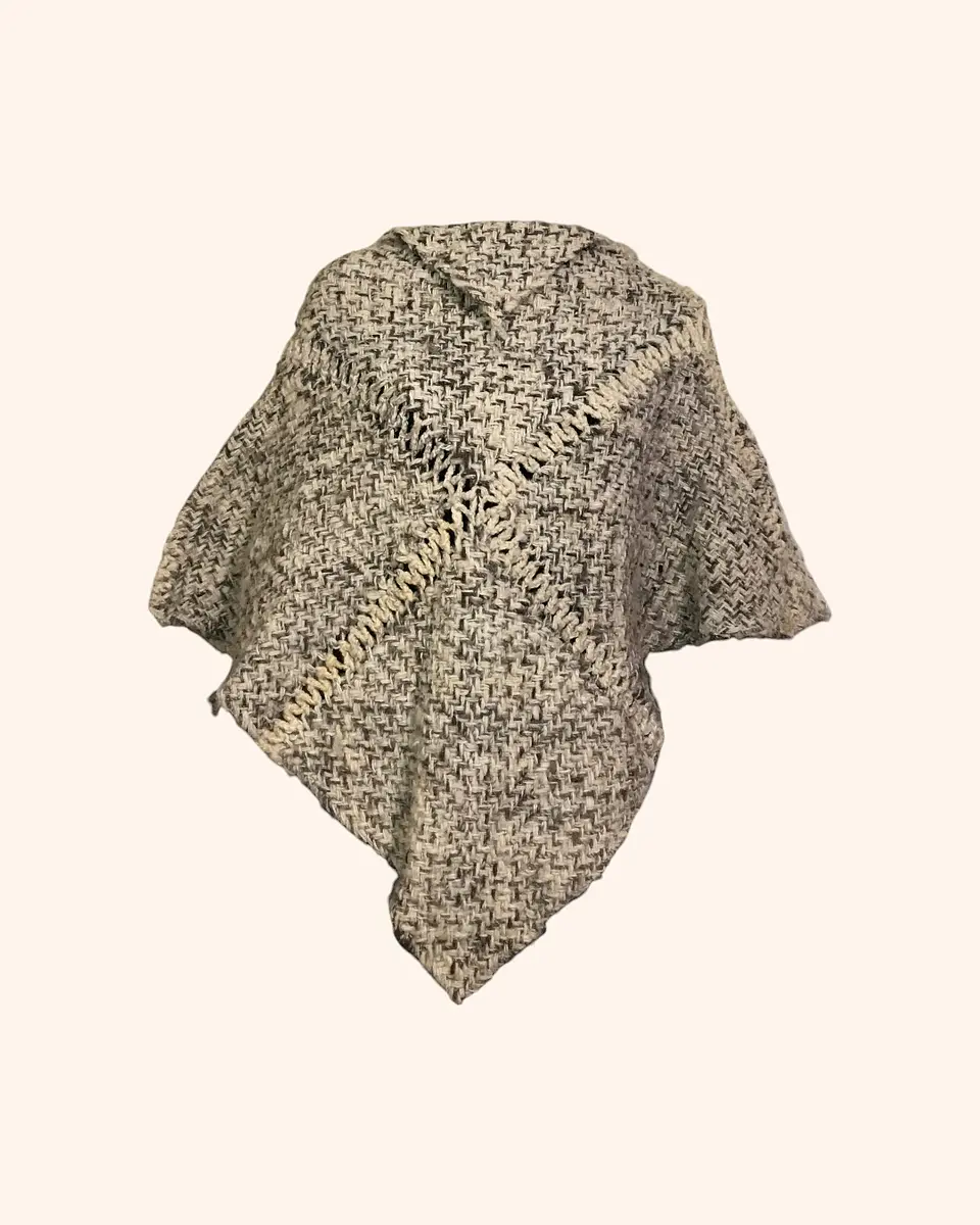 Poncho artesanal lana blanco NUEVO 3