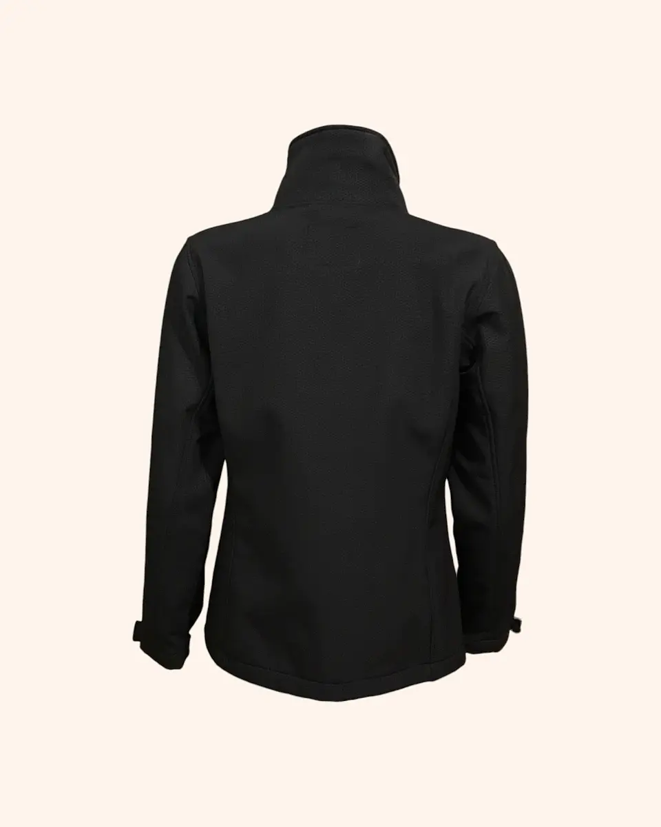 Softshell negro REMATE 3