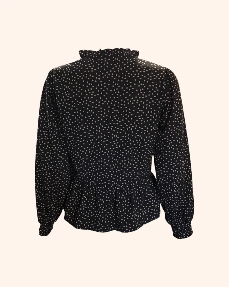 Blusa puntos negra manga larga 3