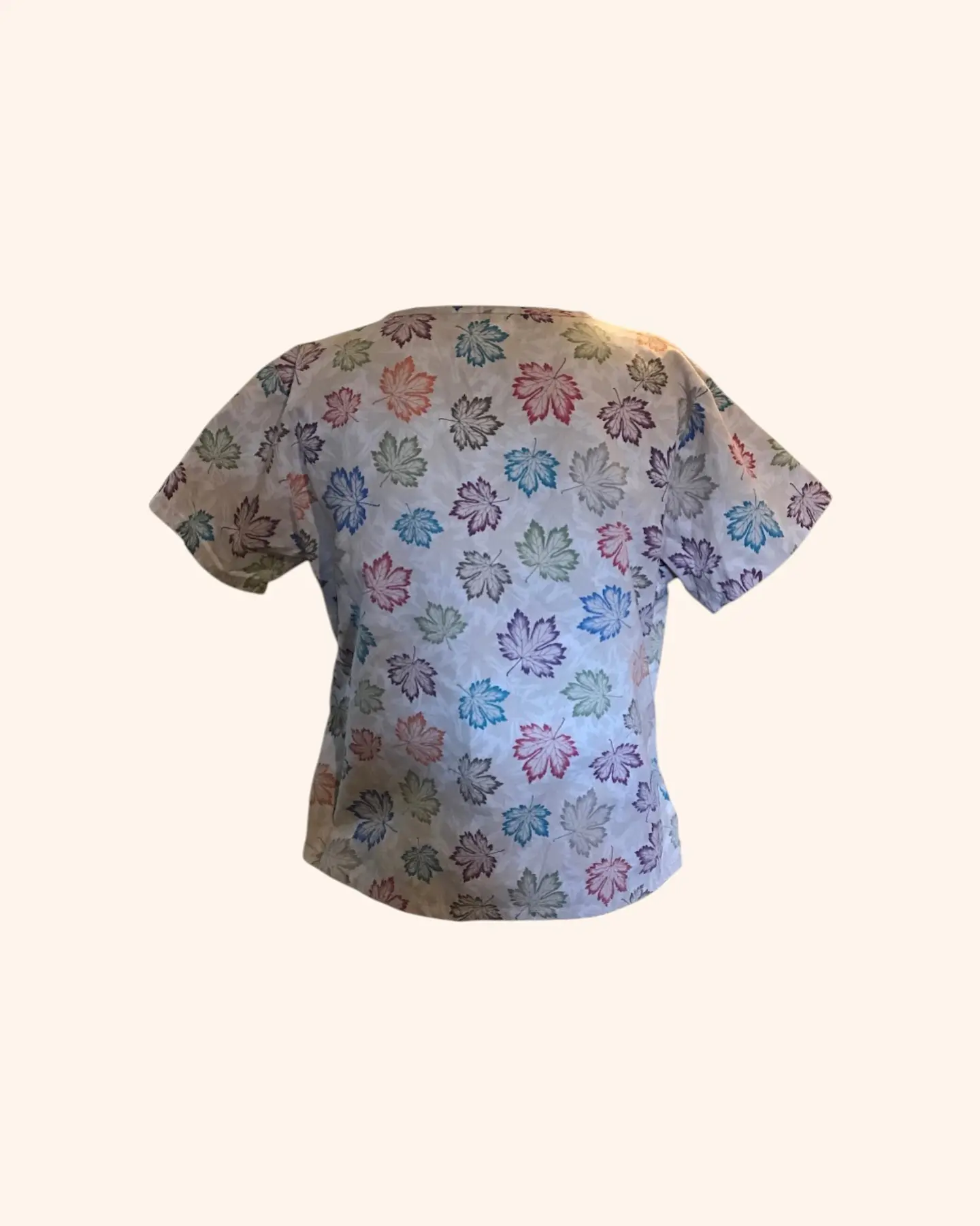 Polera clínica hojas árbol REMATE 2