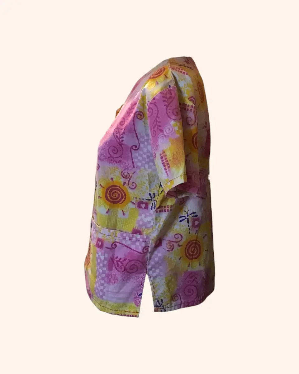 Polera clínica rosada con amarillo REMATE 2