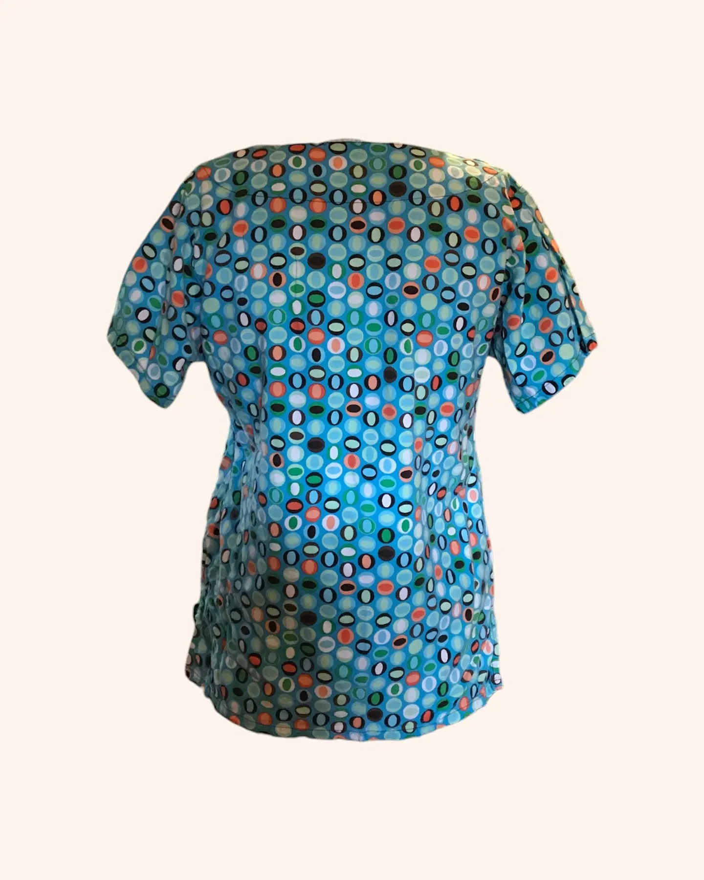 Polera clínica celeste con círculos 3