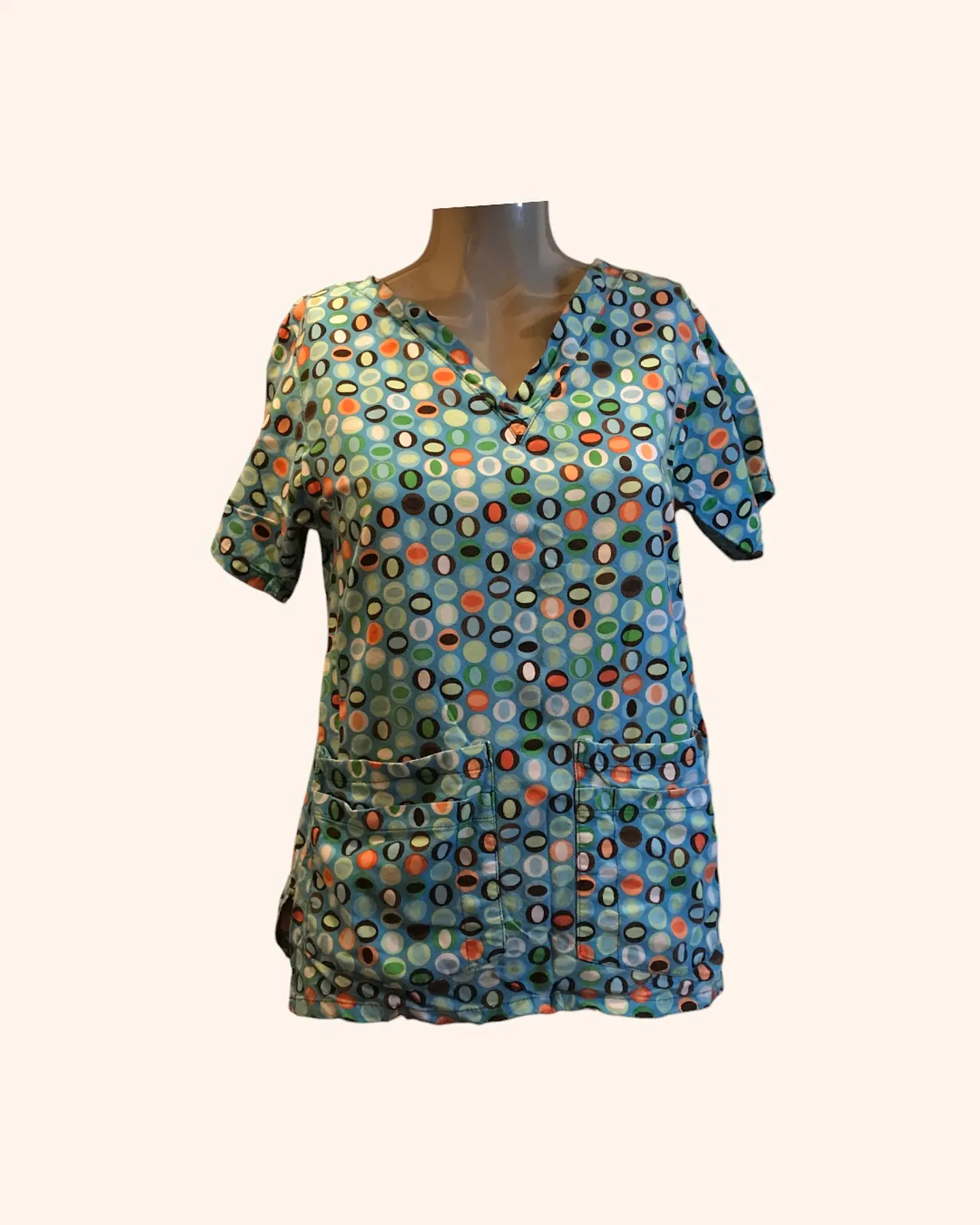 Polera clínica celeste con círculos 1