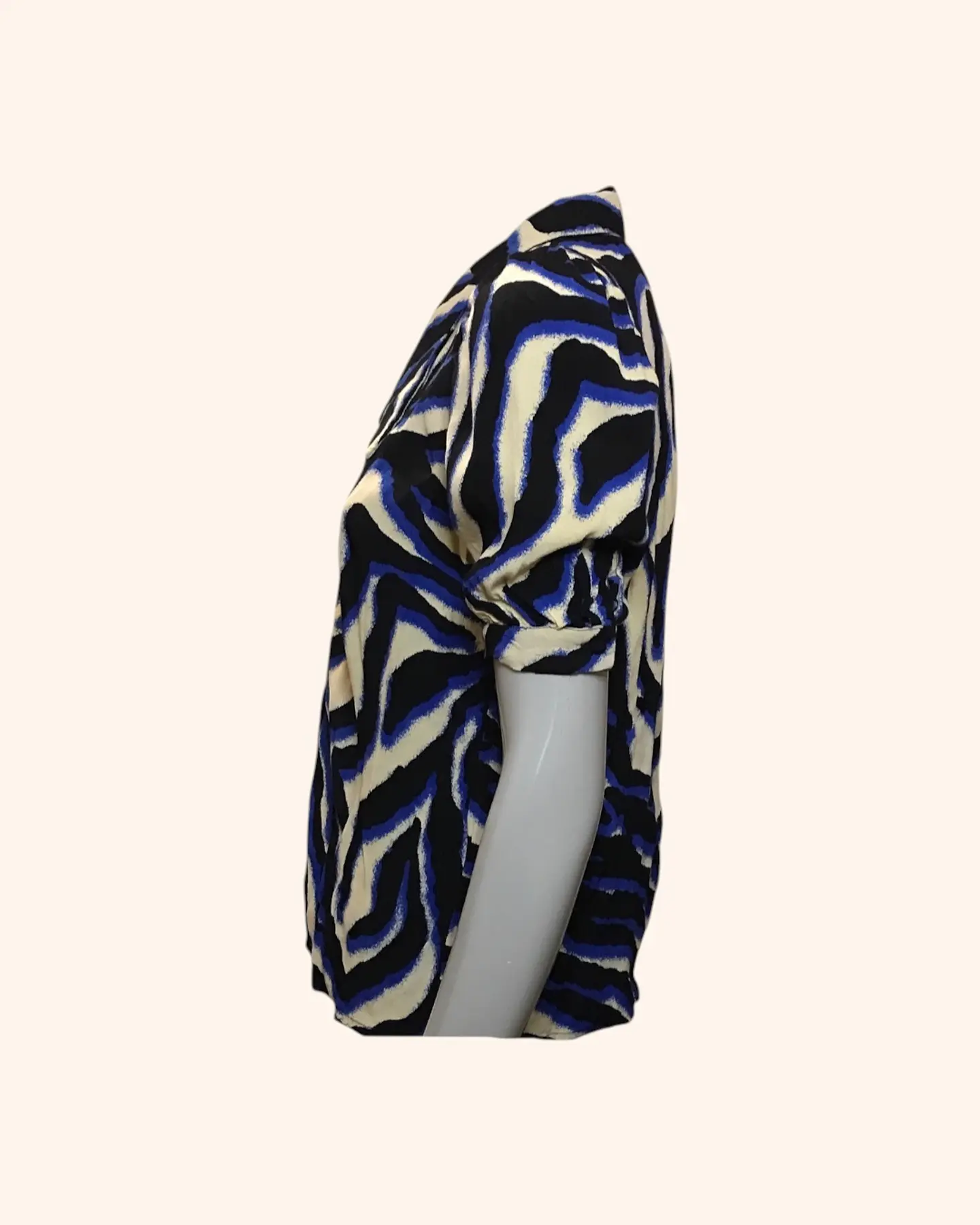 Blusa negro con azul manga corta 2