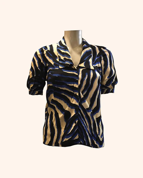 Blusa negro con azul manga corta