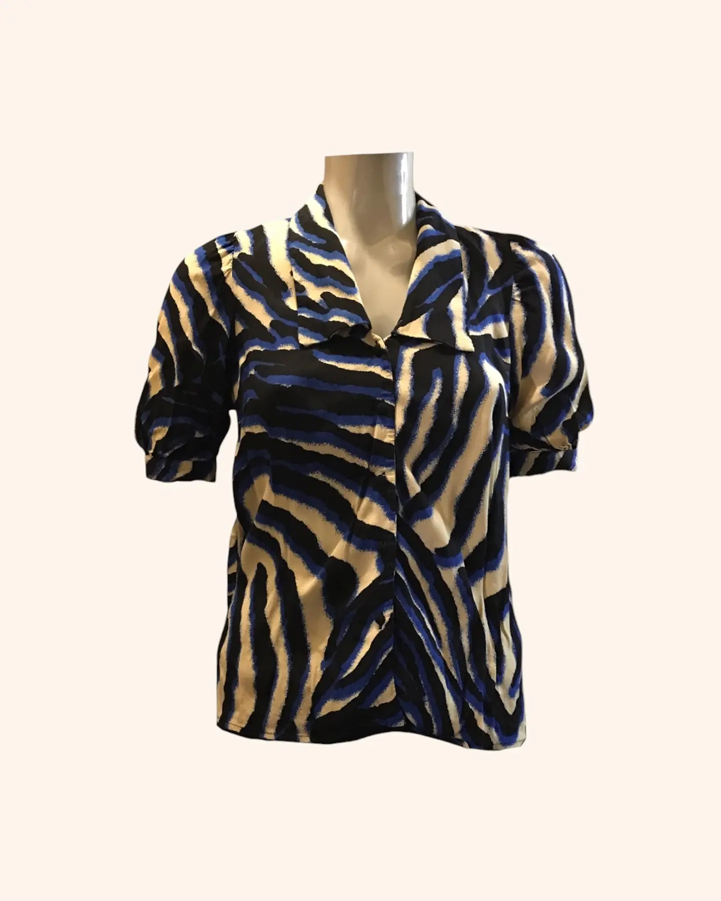 Blusa negro con azul manga corta 1