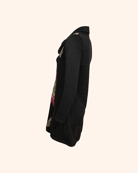Vestido con cuello negro y colores