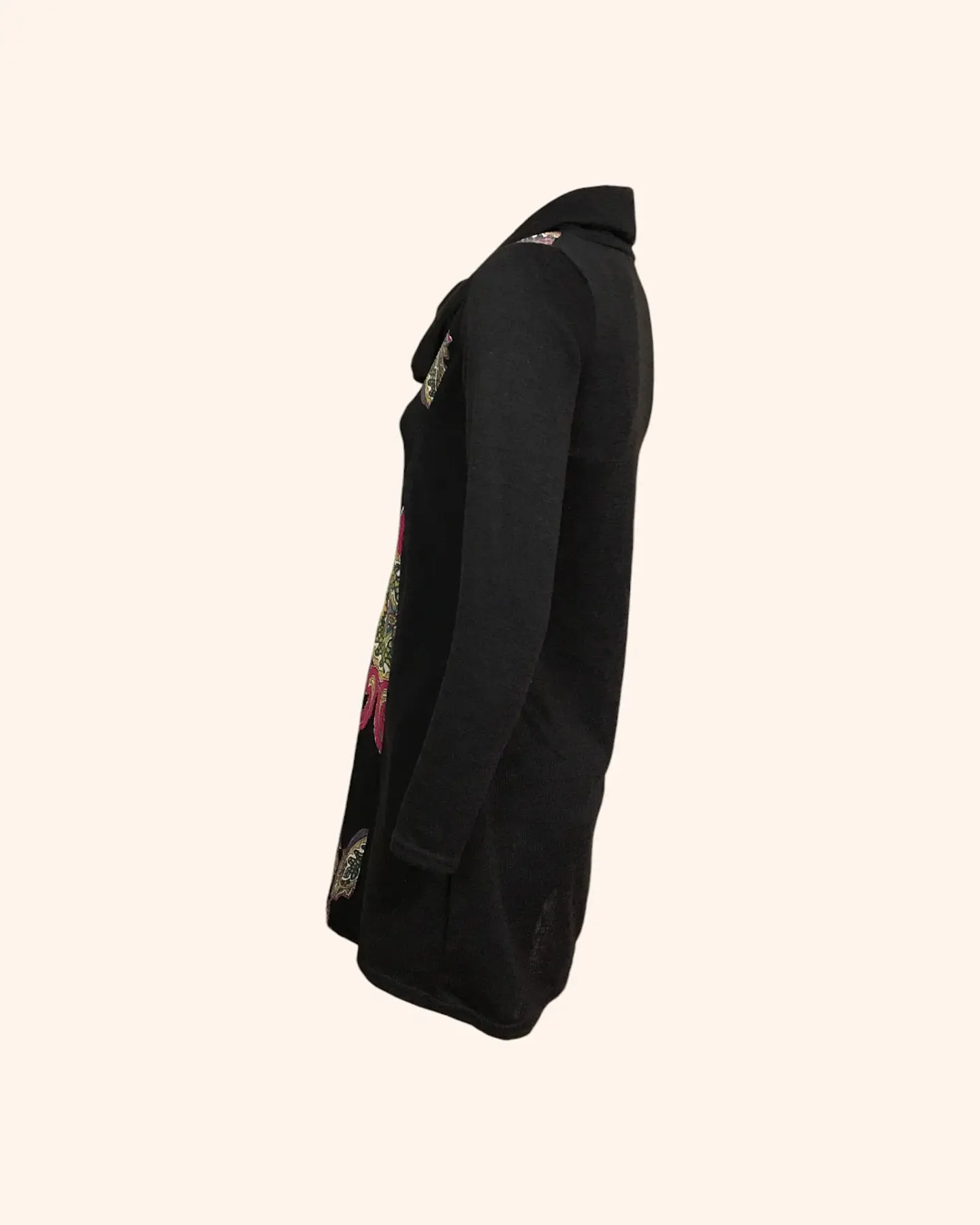 Vestido con cuello negro y colores 2