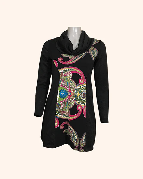 Vestido con cuello negro y colores