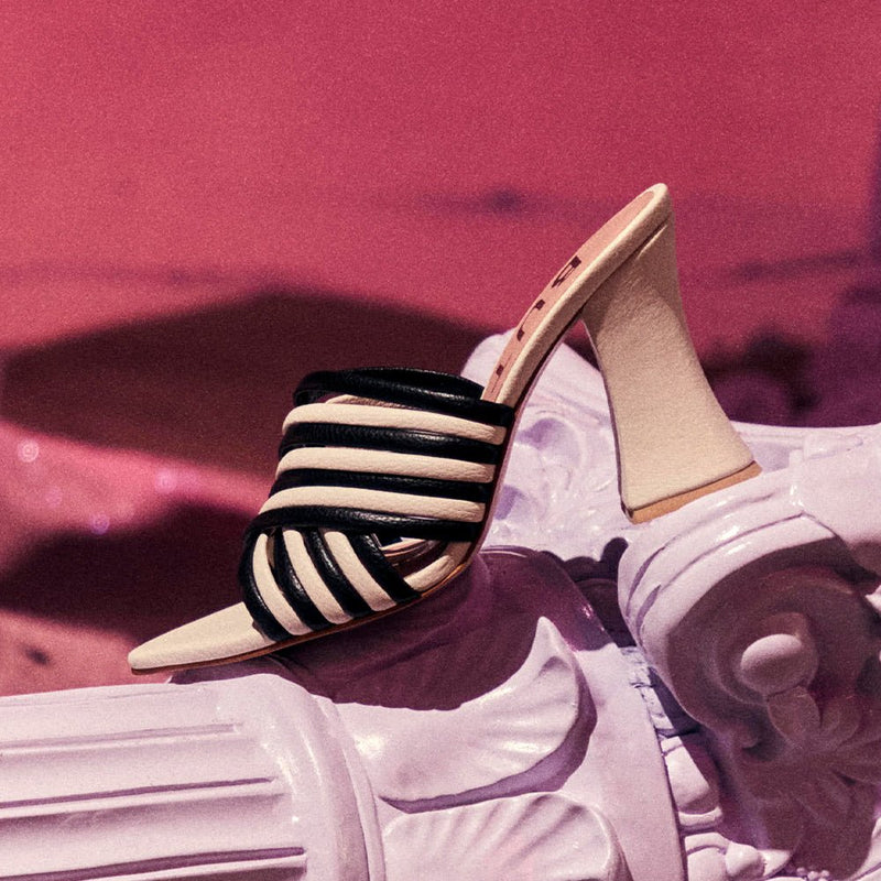 MARGARET PUMP HUESO NEGRO 2