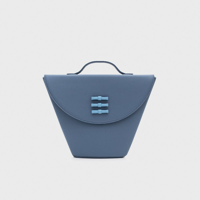 LUCILLE FLAP TRAPEZE BAG AZUL 1