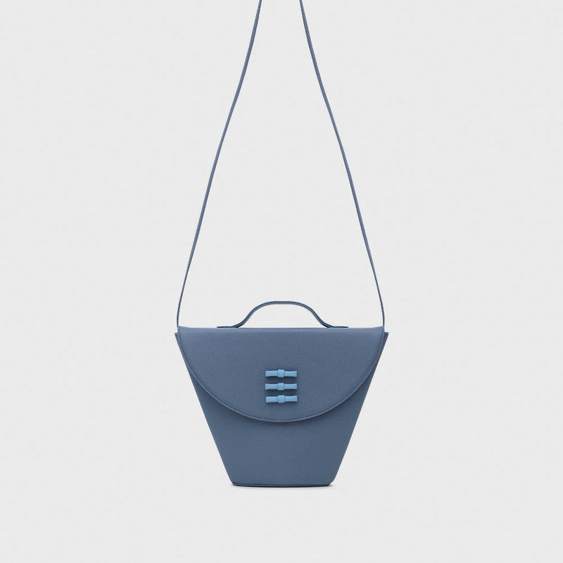 LUCILLE FLAP TRAPEZE BAG AZUL 2
