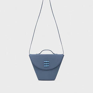 LUCILLE FLAP TRAPEZE BAG AZUL