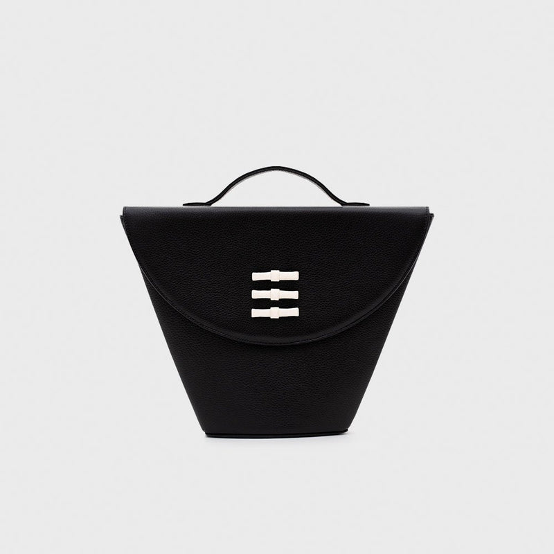 LUCILLE FLAP TRAPEZE BAG NEGRO 1