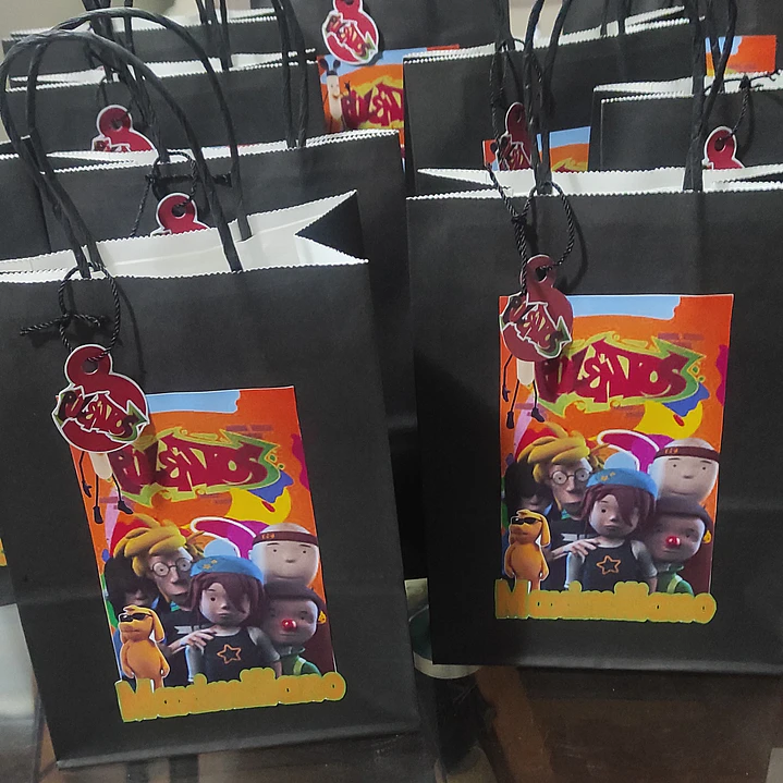 Set Bolsas para cotillón personalizadas con imágenes de artistas o series de televisión  3