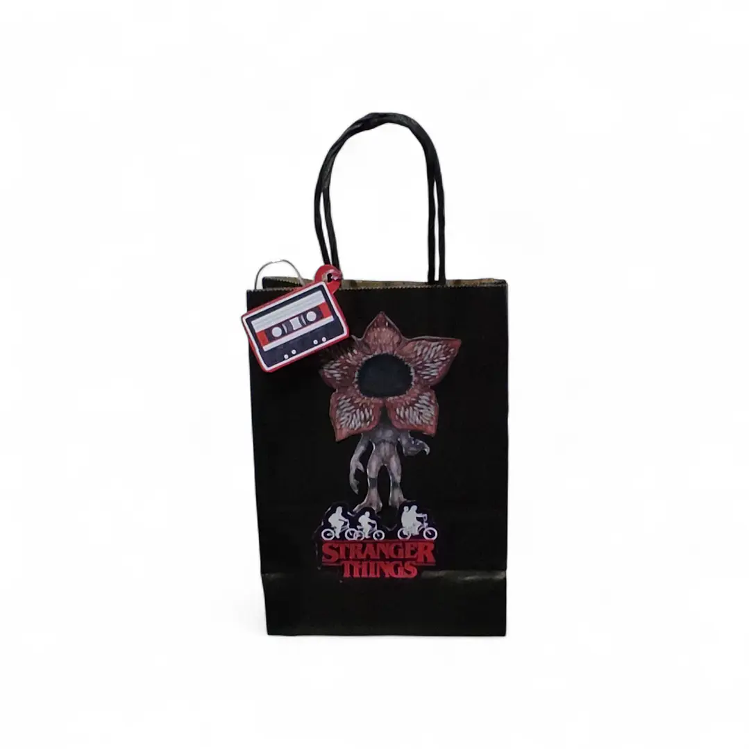 Set Bolsas para cotillón personalizadas con imágenes de artistas o series de televisión  4