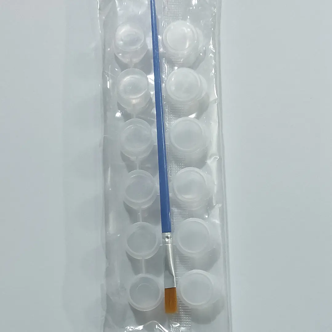 Recipiente para pintura con tapa + pincel  1
