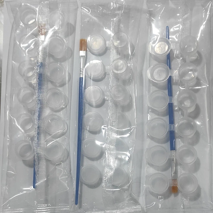 Recipiente para pintura con tapa + pincel  2